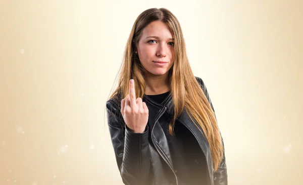 Chica adolescente haciendo gesto de cuerno — Foto de Stock