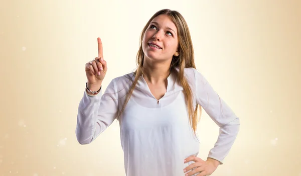 Teen flicka pekar uppåt — Stockfoto