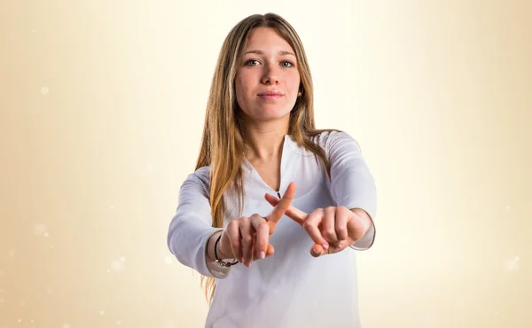 Dospívající dívka dělat žádné gesto — Stock fotografie