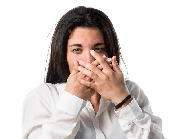 Tjejen som täcker munnen — Stockfoto