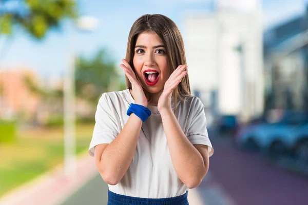 Chica joven haciendo gesto sorpresa —  Fotos de Stock