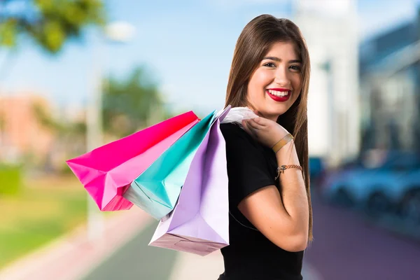 Frau mit vielen Einkaufstüten — Stockfoto