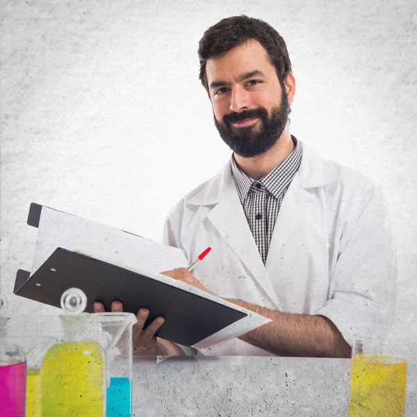 Wetenschapper-man met zijn notebook — Stockfoto