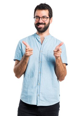 Yakışıklı adam önüne işaret