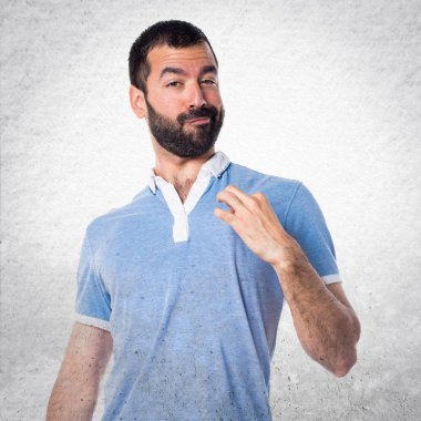 Adam kendisiyle gurur