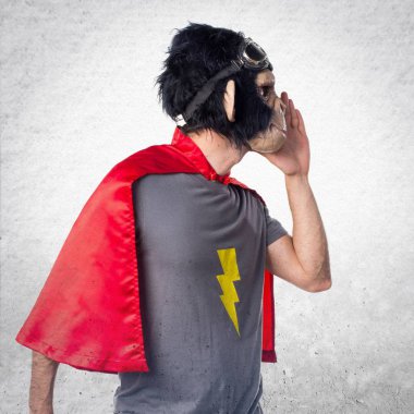 Süper kahraman maymun herif bağırarak