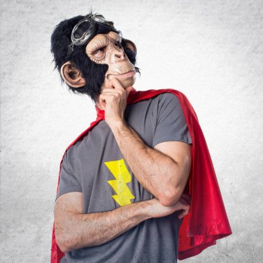 Süper kahraman maymun adam düşünme