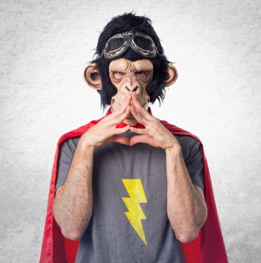 Süper kahraman maymun adam düşünme