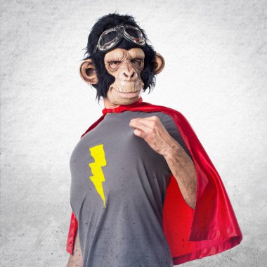 Maymun adam kendisiyle gurur