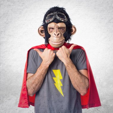 Süper kahraman maymun adam başparmak ile