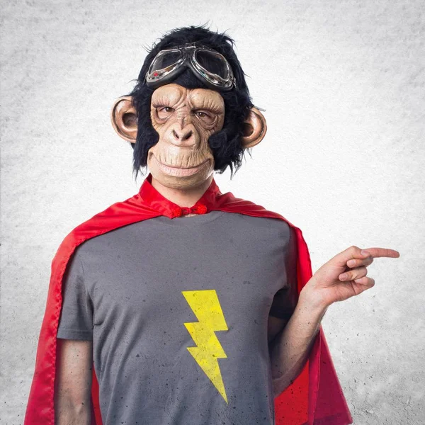 Rámutatva, hogy az oldalsó szuperhős majom-ember — Stock Fotó