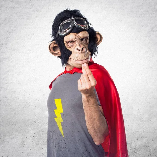Superhrdina opičí muž dělá peníze gesto — Stock fotografie