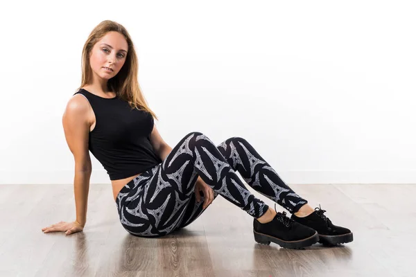 Blonde teen girl posing in studio — Stock Photo, Image