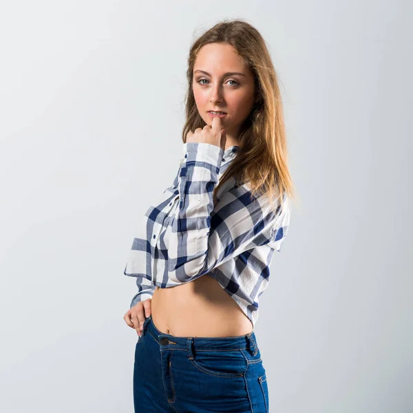 Blondine teen mädchen posiert im studio — Stockfoto