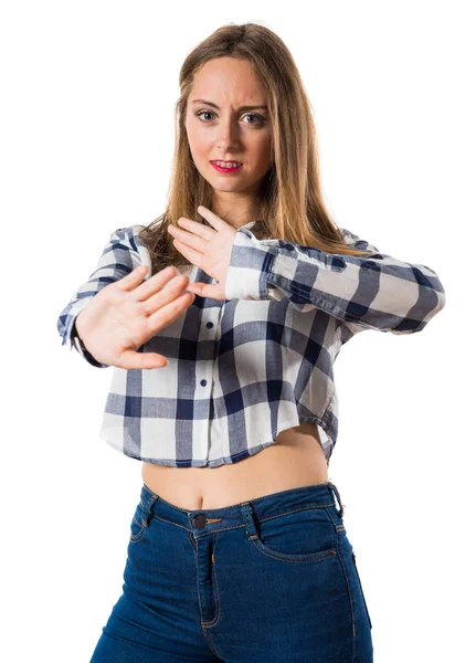 Blonde tiener meisje stopbord maken — Stockfoto