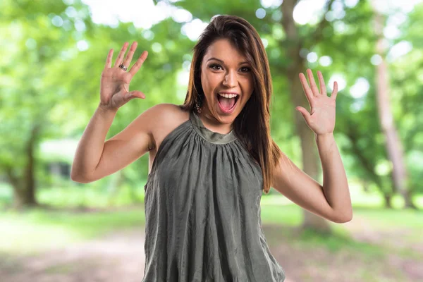 Chica joven haciendo gesto sorpresa —  Fotos de Stock