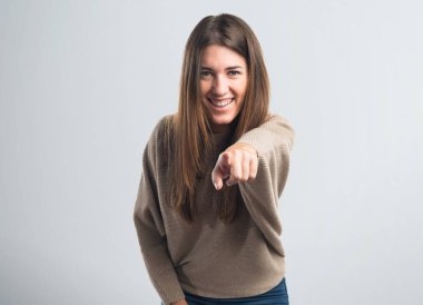 Öne doğru işaret kız