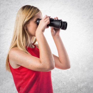 Dürbün ile sarışın kız