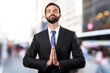 iş adamı izole beyaz zemin üzerine zen