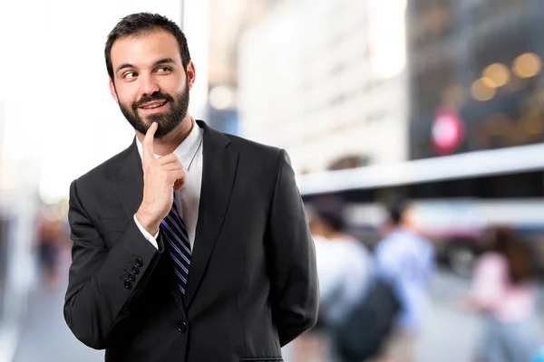 Uomo d'affari pensando su sfondo bianco — Foto Stock