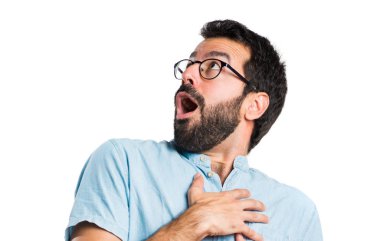 Yakışıklı adam aşık mavi gözlük ile