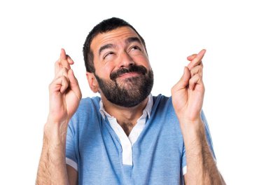 Adam mavi gömlek parmaklarıyla kapısı ile