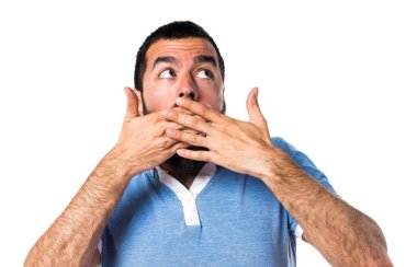 Adam mavi gömlek sürpriz jest yapıyor