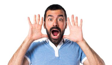 Adam mavi gömlek sürpriz jest yapıyor