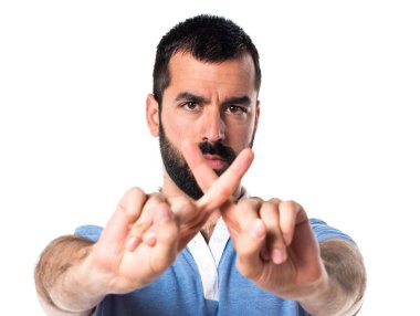 Adam mavi gömleği yok jest yapıyor