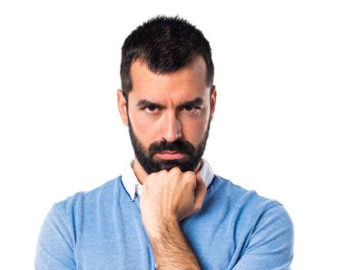 Adam mavi gömlek düşünce ile