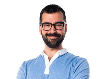 Adam mavi gömlek kolları ile geçti