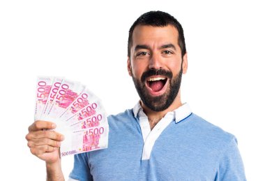 Adam bir sürü para alarak mavi gömlek ile