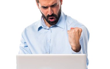 Dizüstü bilgisayar ile şanslı adam