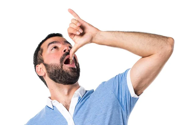 Człowiek z niebieską koszulę robi pijany gest — Zdjęcie stockowe