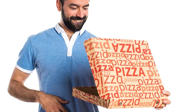 Mann mit blauem Hemd hält eine Pizzakiste in der Hand — Stockfoto