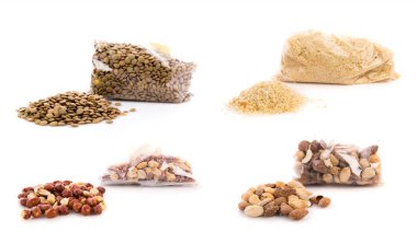 Kuruyemiş izole wite arka plan üzerinde kümesi