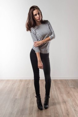 stüdyoda poz güzel model kız