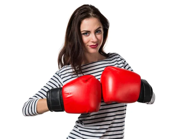 Ładna dziewczyna z rękawice bokserskie — Zdjęcie stockowe