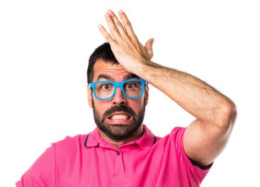 Adam renkli giysileri düşünme ile