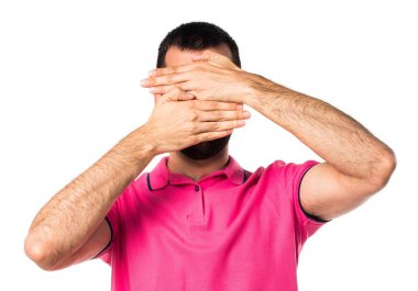 Adam yüzünü kaplayan renkli giysileri ile