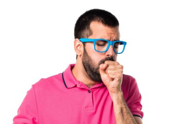 Adam renkli giysileri çok öksürük ile