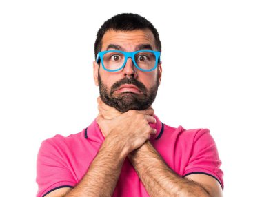 Adam kendini boğulma renkli giysileri ile