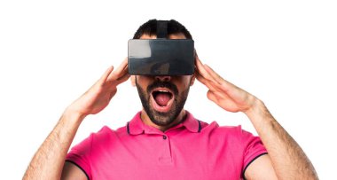 Renkli elbise Vr gözlükle adamla