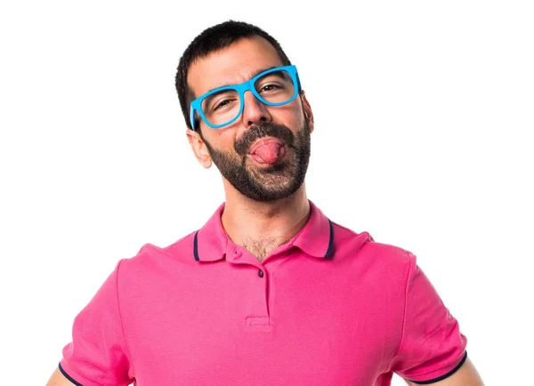 Άνθρωπος με πολύχρωμα ρούχα, κάνοντας ένα αστείο — Φωτογραφία Αρχείου