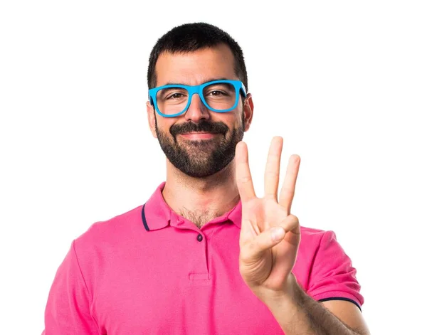 Homem com roupas coloridas contando três — Fotografia de Stock