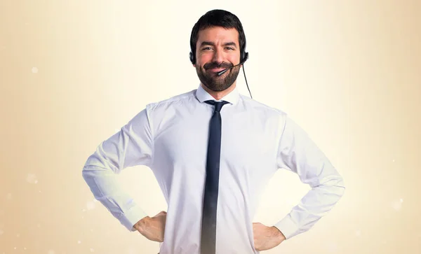 Gelukkig jonge man met een headset — Stockfoto