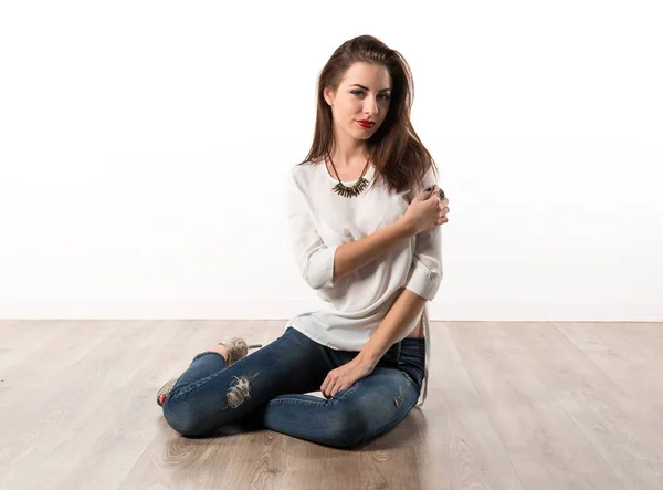 Young pretty model woman posing in studio — Stock Photo, Image