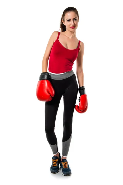 Bella donna sportiva con i guanti da boxe — Foto Stock