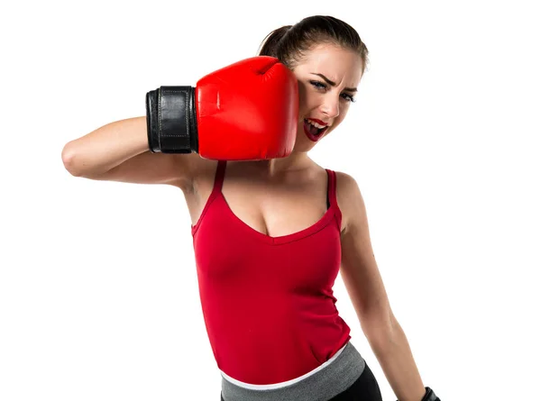 Mujer bastante deportiva con guantes de boxeo — Foto de Stock