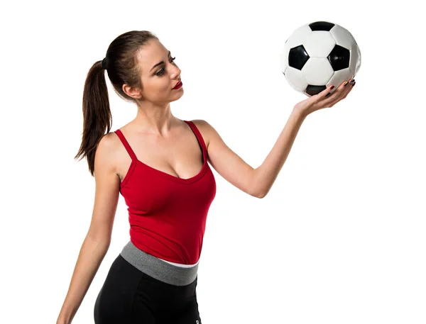 Bella donna sportiva in possesso di un pallone da calcio — Foto Stock